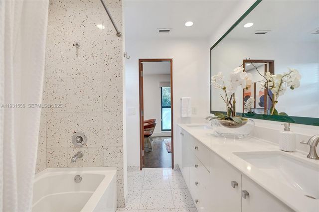 21440 Highland Lakes Blvd, Miami, FL 33179