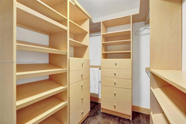 21440 Highland Lakes Blvd, Miami, FL 33179