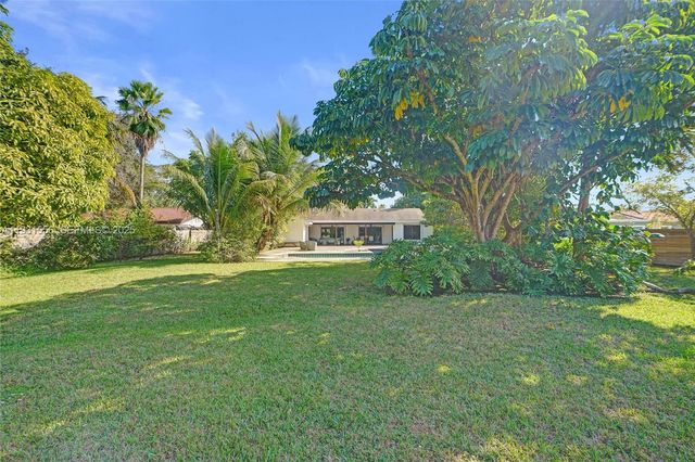 21440 Highland Lakes Blvd, Miami, FL 33179