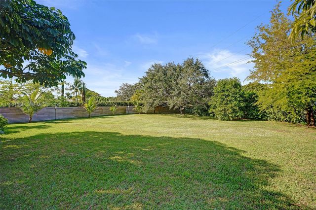 21440 Highland Lakes Blvd, Miami, FL 33179