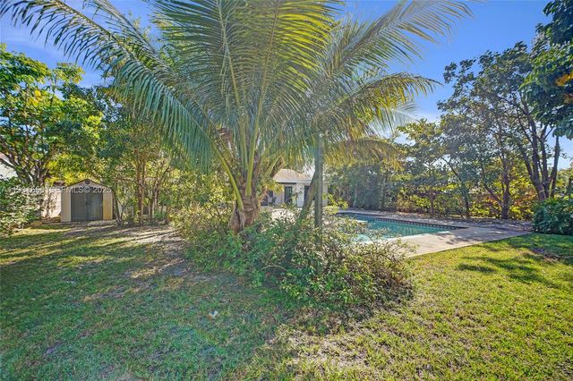 21440 Highland Lakes Blvd, Miami, FL 33179