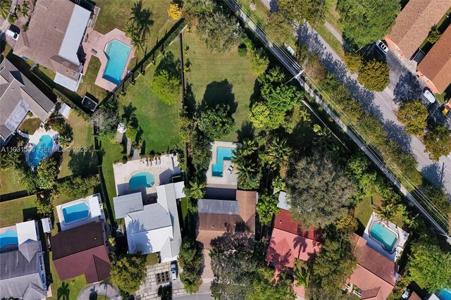 21440 Highland Lakes Blvd, Miami, FL 33179