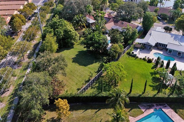 21440 Highland Lakes Blvd, Miami, FL 33179