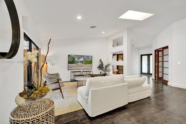 21440 Highland Lakes Blvd, Miami, FL 33179