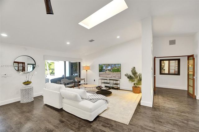 21440 Highland Lakes Blvd, Miami, FL 33179