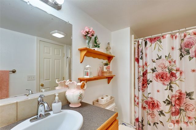 2120 NE Edwin Court, Poulsbo, WA 98370