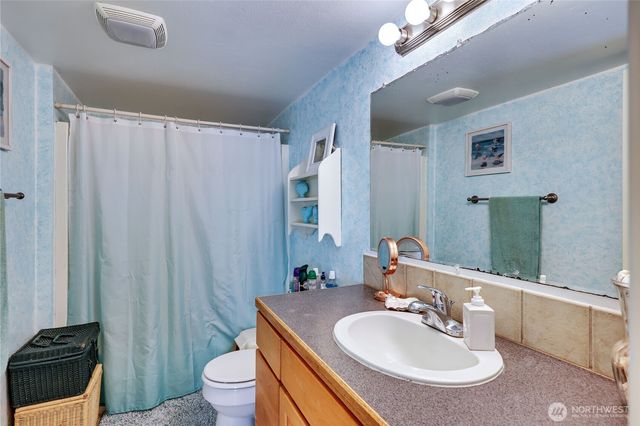 2120 NE Edwin Court, Poulsbo, WA 98370