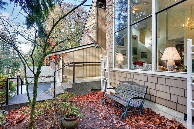 2120 NE Edwin Court, Poulsbo, WA 98370