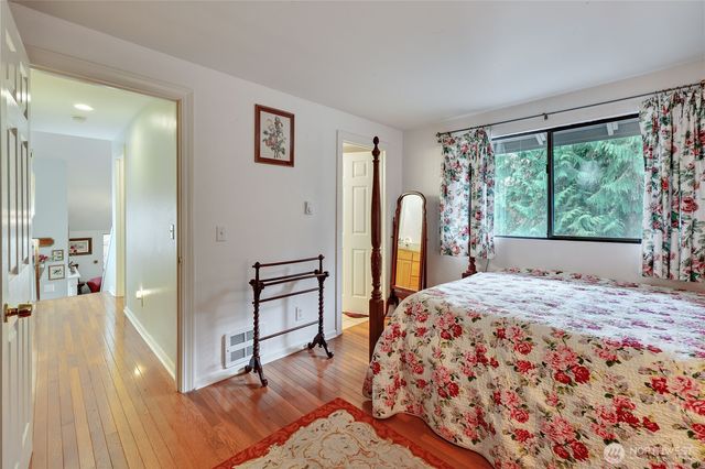 2120 NE Edwin Court, Poulsbo, WA 98370