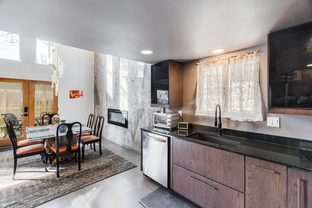 12 Lakeshore Drive NE, Albuquerque, NM 87112