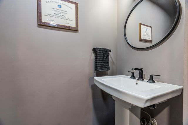 12 Lakeshore Drive NE, Albuquerque, NM 87112