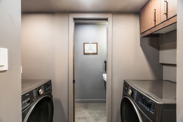 12 Lakeshore Drive NE, Albuquerque, NM 87112