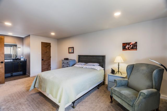 12 Lakeshore Drive NE, Albuquerque, NM 87112