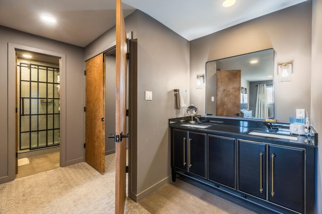 12 Lakeshore Drive NE, Albuquerque, NM 87112