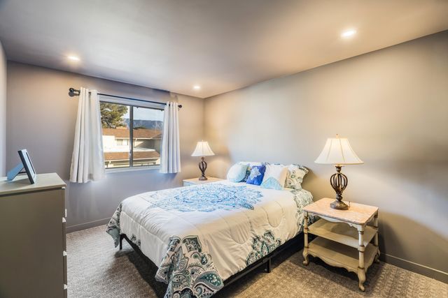 12 Lakeshore Drive NE, Albuquerque, NM 87112