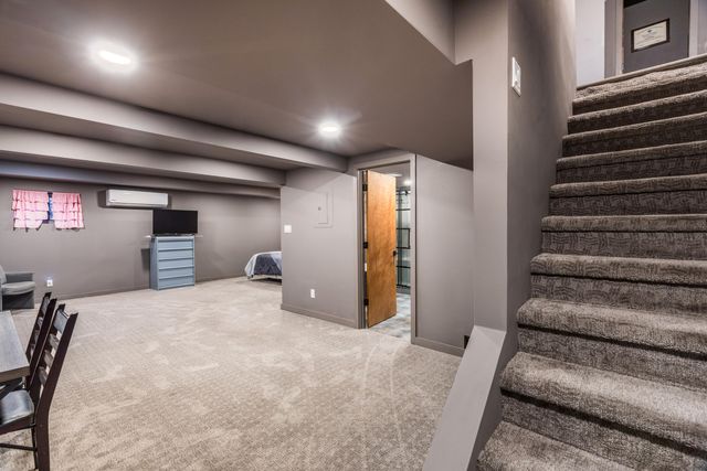 12 Lakeshore Drive NE, Albuquerque, NM 87112