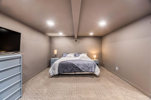 12 Lakeshore Drive NE, Albuquerque, NM 87112