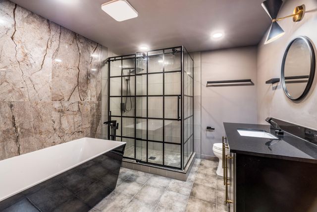 12 Lakeshore Drive NE, Albuquerque, NM 87112