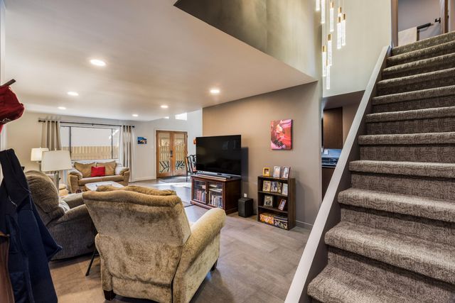 12 Lakeshore Drive NE, Albuquerque, NM 87112