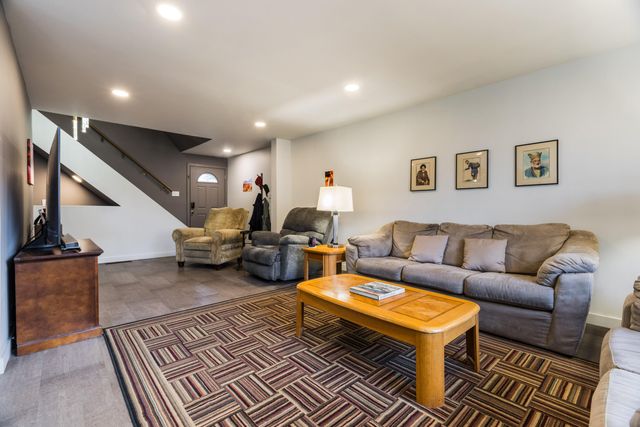 12 Lakeshore Drive NE, Albuquerque, NM 87112