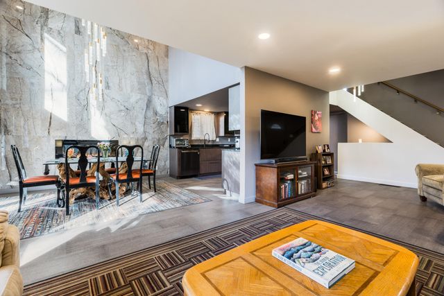 12 Lakeshore Drive NE, Albuquerque, NM 87112