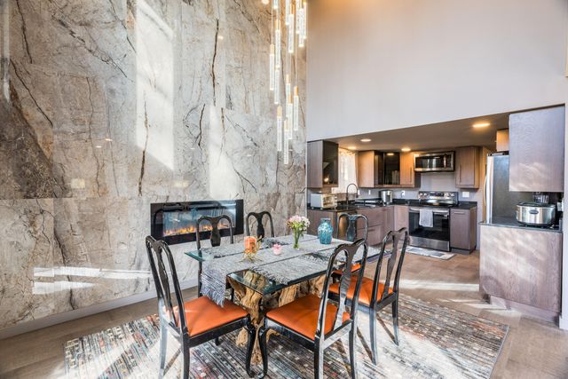 12 Lakeshore Drive NE, Albuquerque, NM 87112