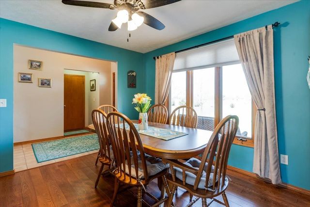 1625 E Sunnydale Lake Cir, Valley Center, KS 67147