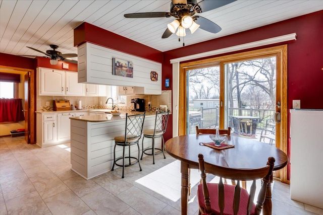 1625 E Sunnydale Lake Cir, Valley Center, KS 67147