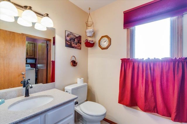 1625 E Sunnydale Lake Cir, Valley Center, KS 67147