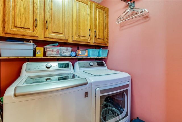 1625 E Sunnydale Lake Cir, Valley Center, KS 67147