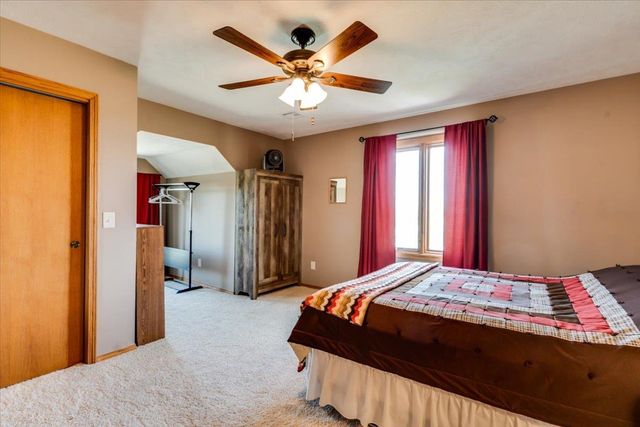 1625 E Sunnydale Lake Cir, Valley Center, KS 67147