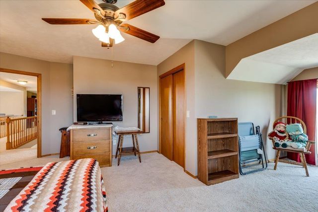 1625 E Sunnydale Lake Cir, Valley Center, KS 67147