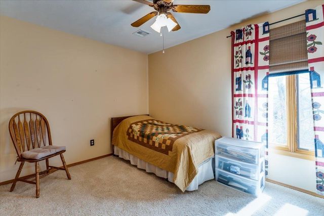 1625 E Sunnydale Lake Cir, Valley Center, KS 67147