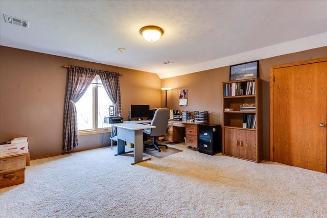 1625 E Sunnydale Lake Cir, Valley Center, KS 67147