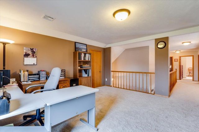 1625 E Sunnydale Lake Cir, Valley Center, KS 67147