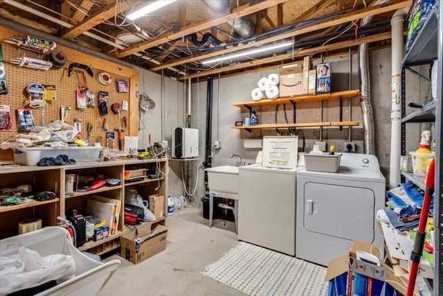 1625 E Sunnydale Lake Cir, Valley Center, KS 67147