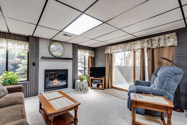 1625 E Sunnydale Lake Cir, Valley Center, KS 67147