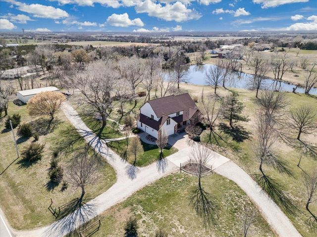 1625 E Sunnydale Lake Cir, Valley Center, KS 67147