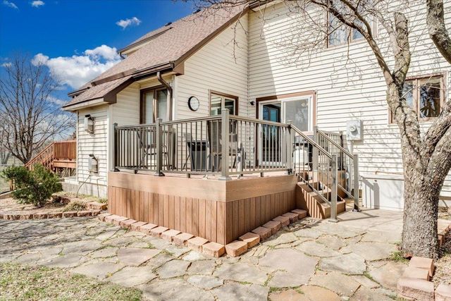 1625 E Sunnydale Lake Cir, Valley Center, KS 67147