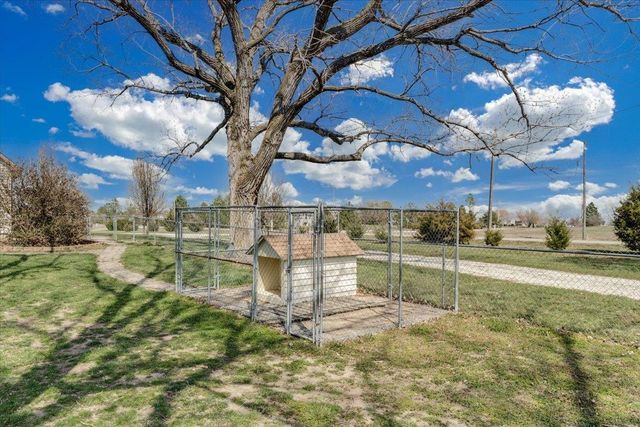 1625 E Sunnydale Lake Cir, Valley Center, KS 67147