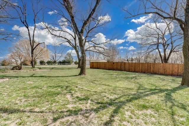 1625 E Sunnydale Lake Cir, Valley Center, KS 67147