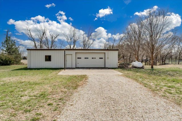 1625 E Sunnydale Lake Cir, Valley Center, KS 67147