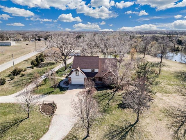1625 E Sunnydale Lake Cir, Valley Center, KS 67147