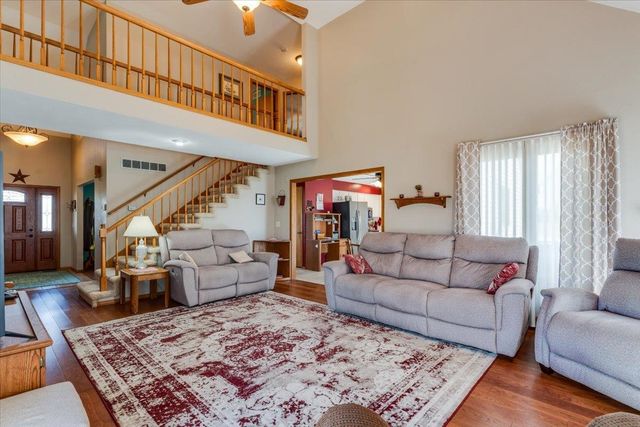 1625 E Sunnydale Lake Cir, Valley Center, KS 67147