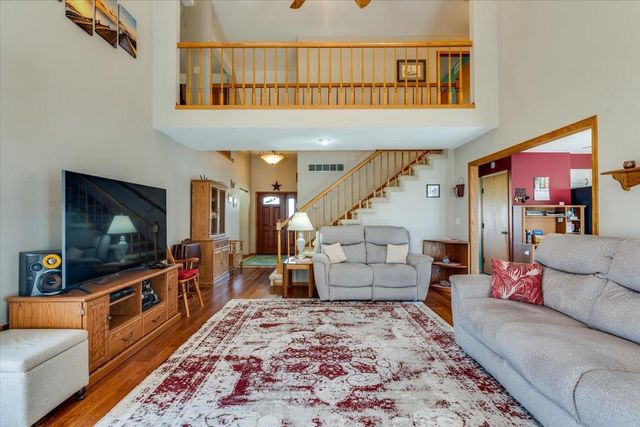 1625 E Sunnydale Lake Cir, Valley Center, KS 67147