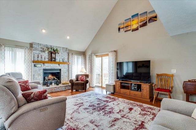 1625 E Sunnydale Lake Cir, Valley Center, KS 67147