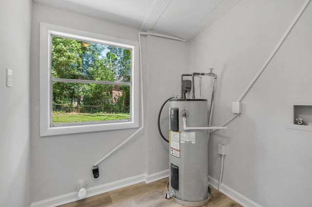 319 Meadowbrook Lane, Tallahassee, FL 32304