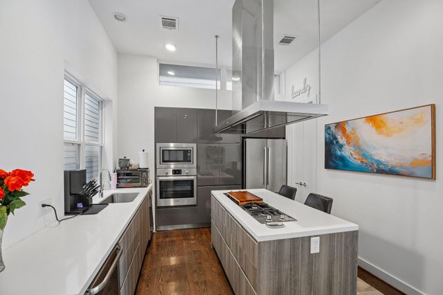 1166 W 19th Street, Houston, TX 77008