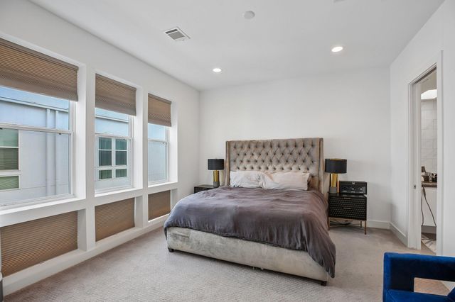 1166 W 19th Street, Houston, TX 77008