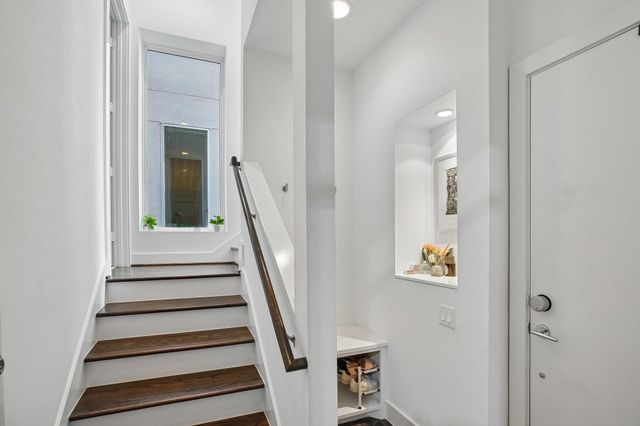 1166 W 19th Street, Houston, TX 77008